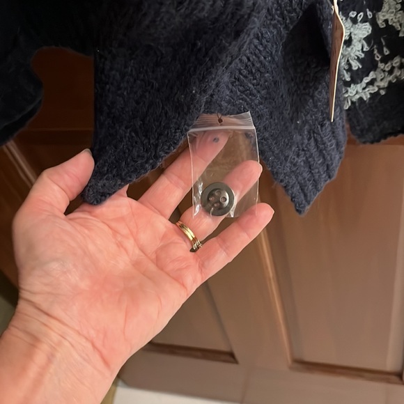 NWT Free People Loose Warm Fuzzy Sweater, Size Small, Runs Big - Picture 7 of 11